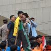 Temui Demonstrasi Ketua DPRD Andie Dinialdie di Sumpah Depan Ribuan Mahasiswa