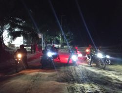 TNI Perkuat Keamanan Wilayah, Patroli Pos Kamling Bersama Warga