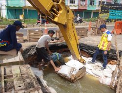 Balai Jalan Sumsel Perbaiki Jalintim KM.13 Talang Kelapa Amblas