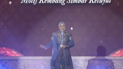 Tampil Memukau! Ketua TP PKK Palembang Anggun Peragakan Songket Khas Sriwijaya