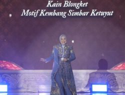 Tampil Memukau! Ketua TP PKK Palembang Anggun Peragakan Songket Khas Sriwijaya